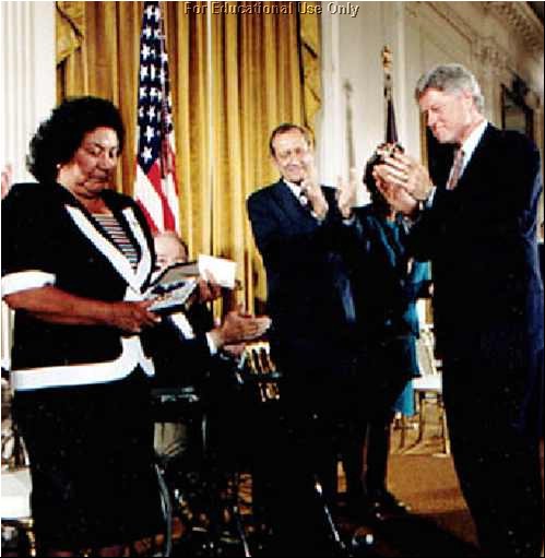 Helen Chávez accepting the presidential Medal of Freedom from President Bill Clinton